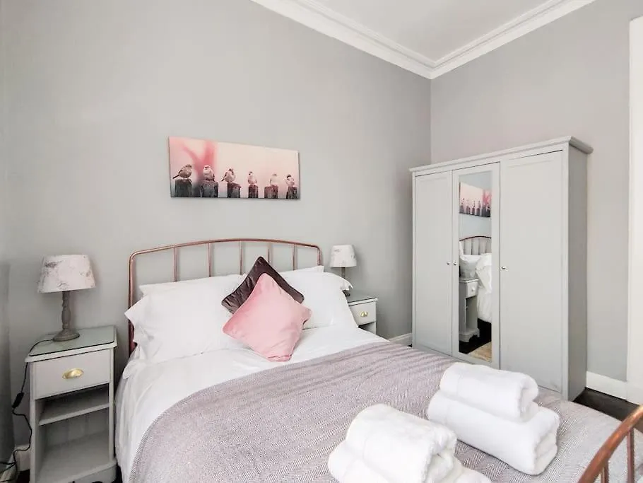 Beautiful Georgian New Town 2 Bed Apartment Edinburgh